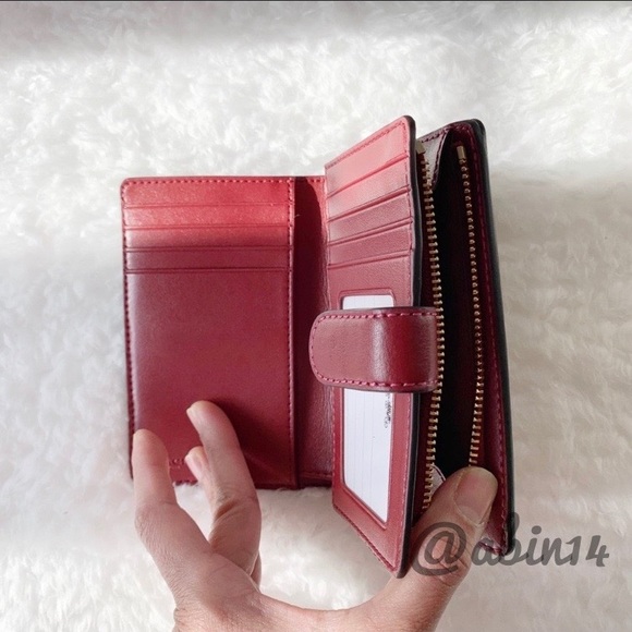 NWT Coach Signature Medium Corner Zip Wallet - Picture 4 of 7